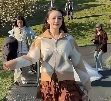 如果不是因为pgone勾引她，现在肯定是妥妥的一线影后了，为她感到唏嘘。