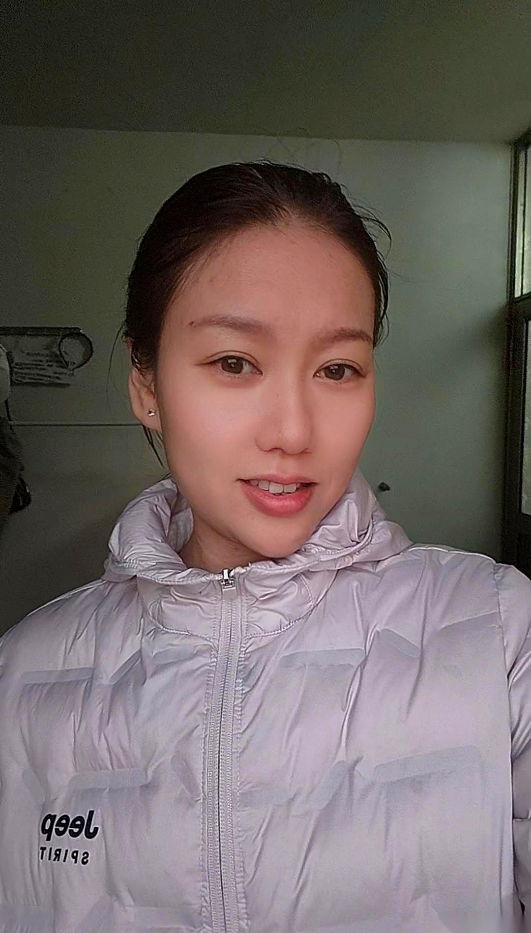 一个中年女人，没工作，没老公，可以三天不出门不洗头。你是不是心里咯噔一下，觉得