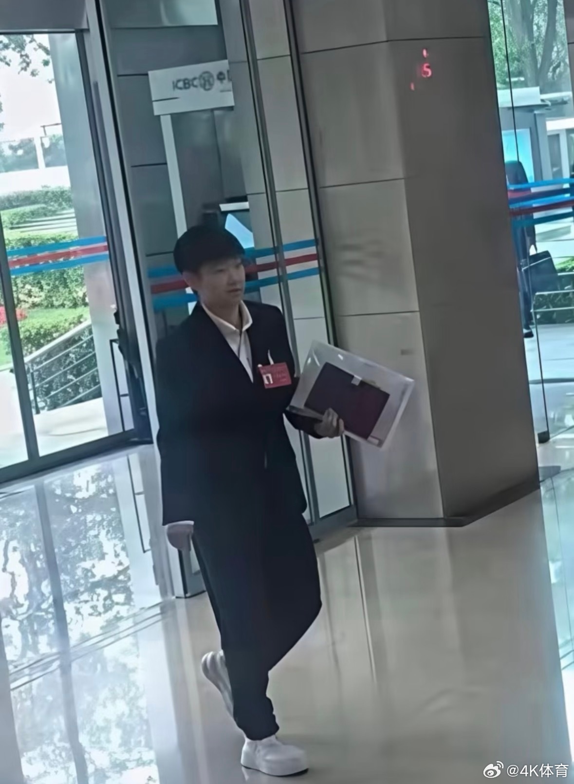 捡到一张板板正正的孙颖莎