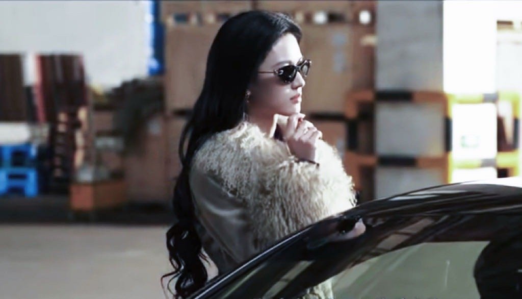 沈羽洁这几步走出豪门感觉了沈羽洁这几步走得让人移不开眼，长发动人姿态优雅，更重