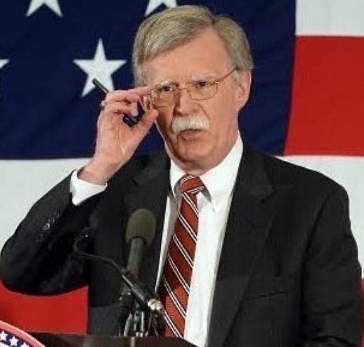 炸锅了！美国前国家安全顾问约翰·博尔顿直接撕破脸，公开炮轰特朗普对伊朗的一系列操