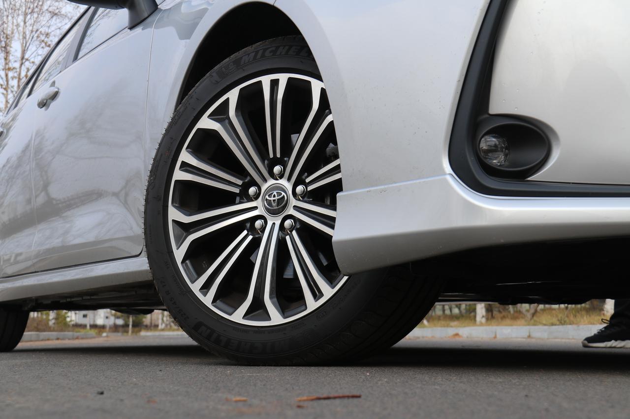 汽车胎压小秘密：怎样既省油又安全？家人们，开车的朋友们都知道，汽车胎压这事儿看