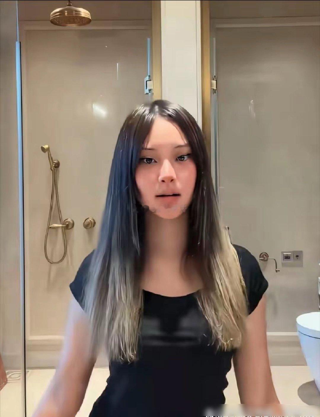 贾乃亮的女儿甜馨……变化好大呀​