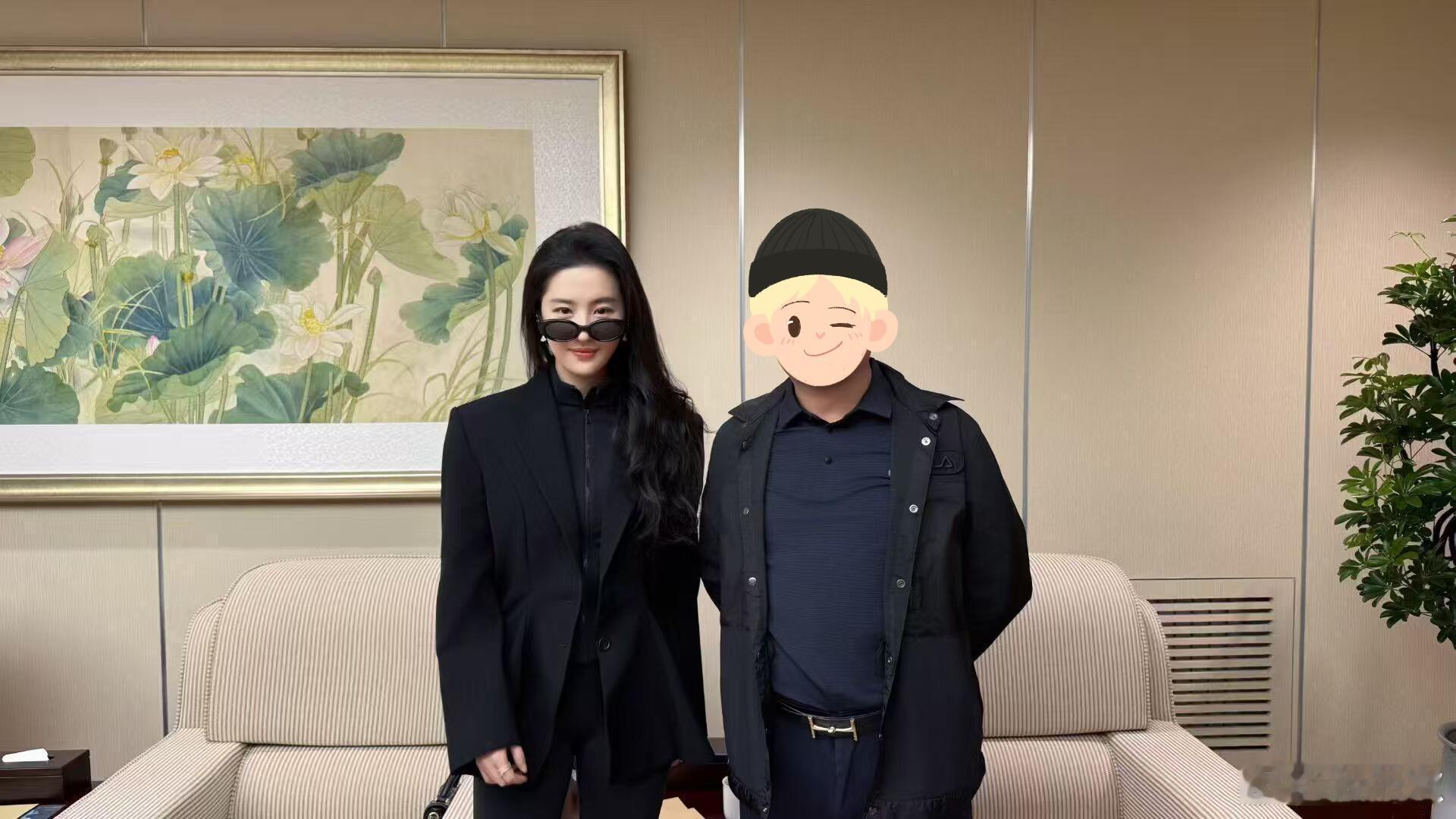 这是什么造型啊挺别致啊[墨镜]​​​
