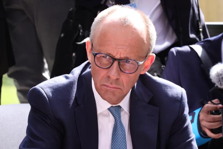 美伊冲突还没平息，欧洲内部就先乱了阵脚！德国总理默茨两次主动致电西班牙首相桑切斯