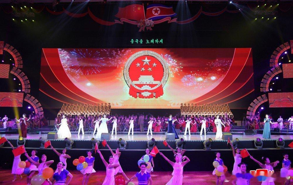 朝中社消息：6月8日晚专场文艺演出以中国歌曲《歌唱祖国》和朝鲜歌曲《辉煌的祖国》