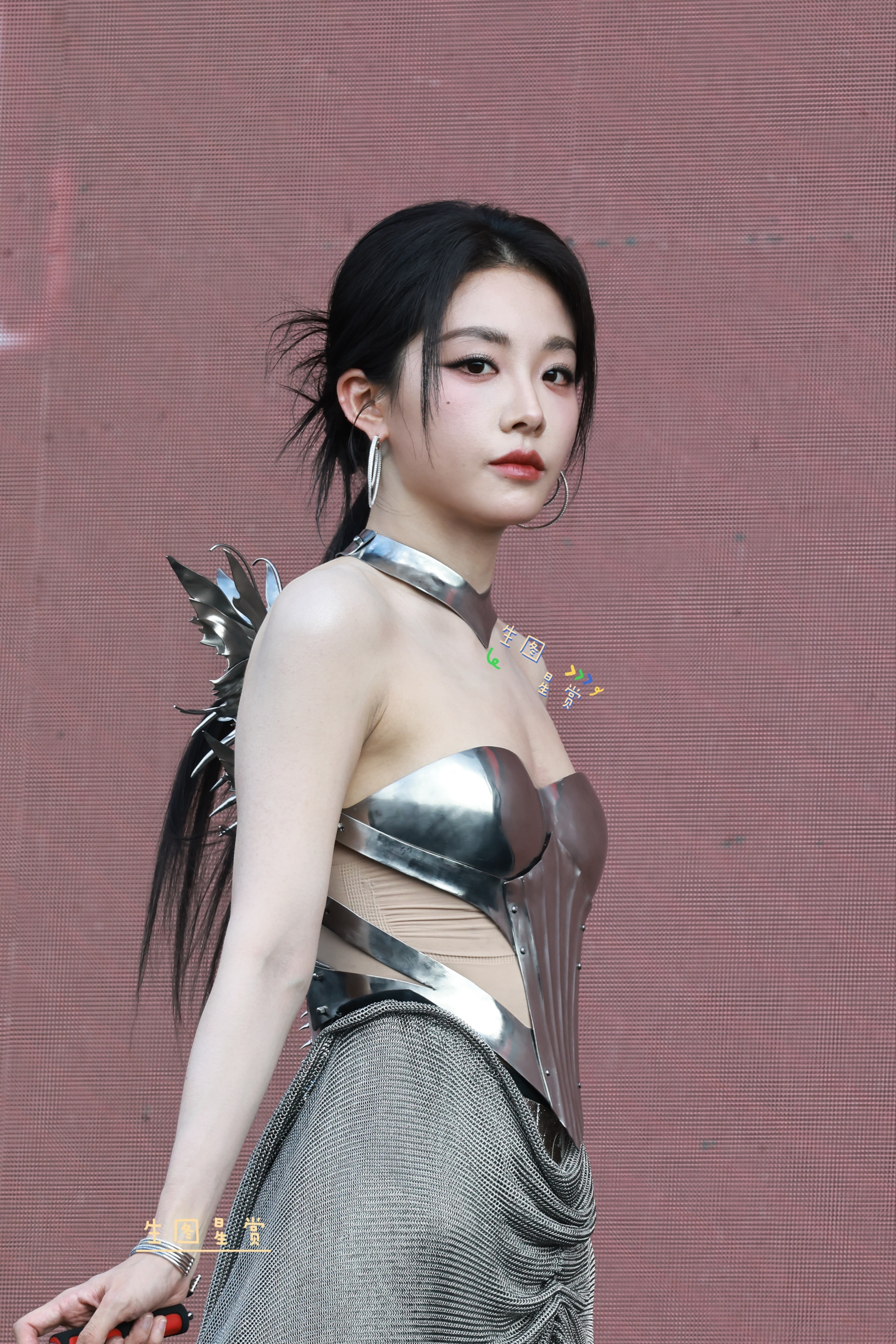 喻言芭莎之夜红毯生图，机械姬辣妹喻言​​​