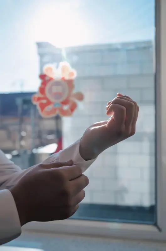 喝农药自杀新娘与新郎相差15岁家人们！看完这个新闻我整夜睡不着！23岁女孩