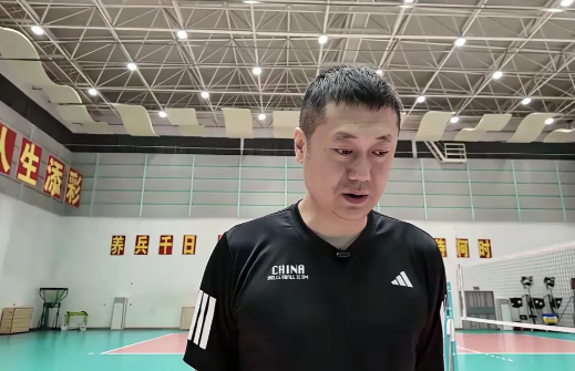 不知道谁在李盈莹背后支了招，就算身体和体能跟不上队伍，思想和理念决不能脱离队伍，