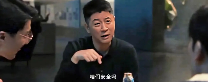 《以法之名》天龙集团，陈胜龙、程子健、熊磊、王彧正围坐在一起，在商量着如何应对专