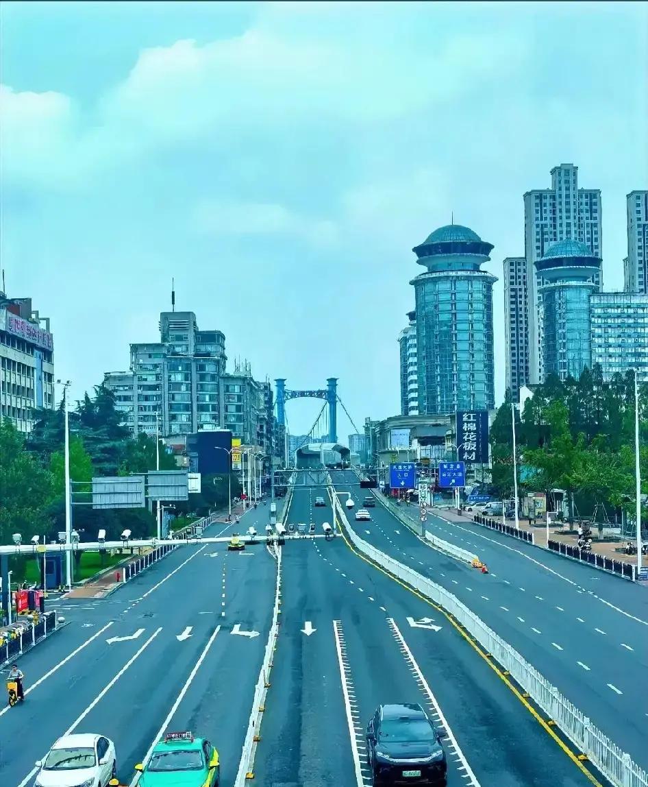 前阵子领导去武汉出差，又去了一趟襄阳，回来就跟我们说，有件事到现在我都没弄明白！