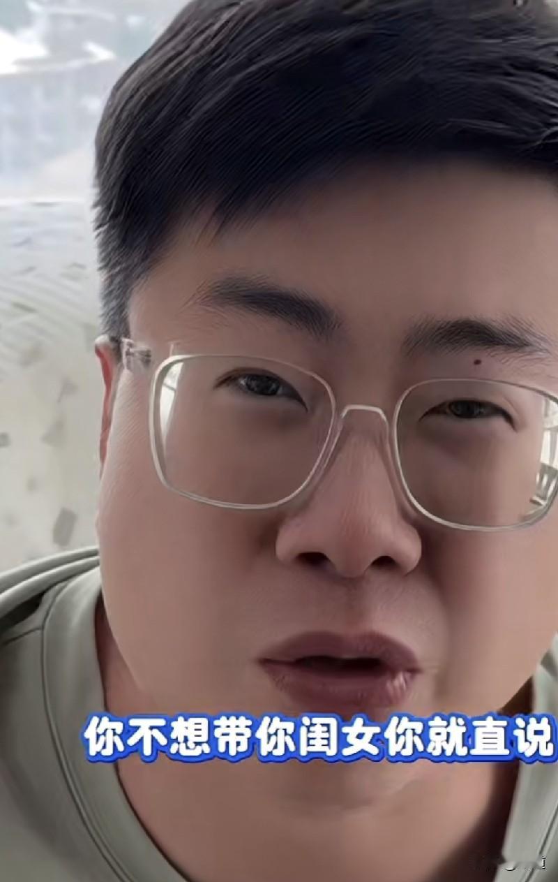 晚上睡前，老婆对老公说，我摊牌了，你可以把那个女孩儿带回家，你们俩一个屋儿，你俩