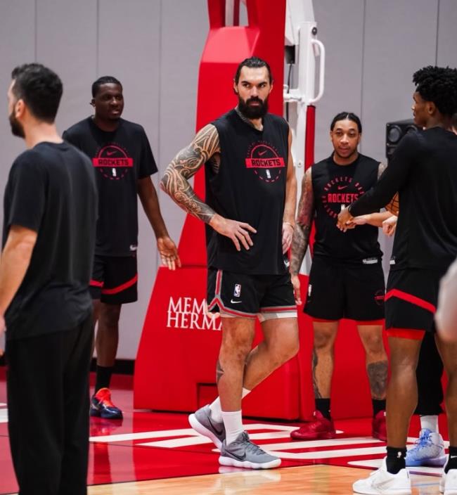 森林狼队今天输球，这样的话，森林狼队想要超越西部第五的掘金队，西部第四的火箭队和