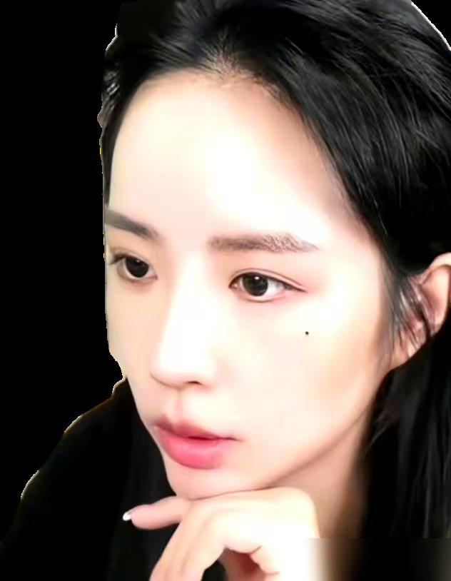 赢下十比四的生死战，周跃龙连笑都没笑一下。他走到场边扯过白毛巾猛擦一把脸，仰头死