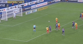 意甲第9轮，那不勒斯客场1比0小胜莱切。上半场双方均无建树；第56分钟，胡安·热