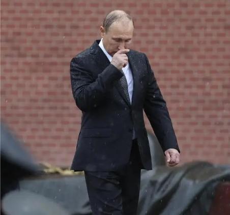 俄罗斯再这样被耗下去，会不会亡国？亡不亡国的，我不知道。但泽连斯基多撑一天