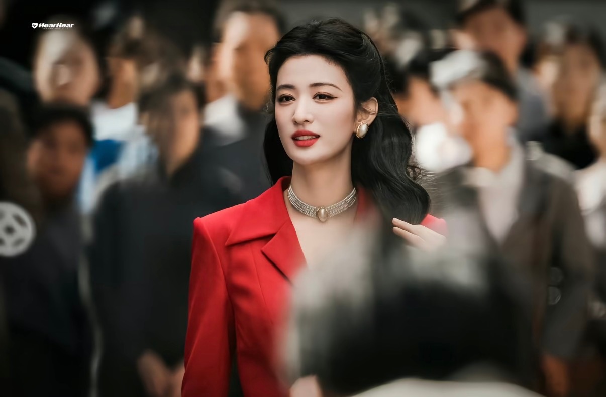 王楚然全世界第一适配正红色王楚然穿红色这个气场直接拉到爆表了好吗！！当初看路透就