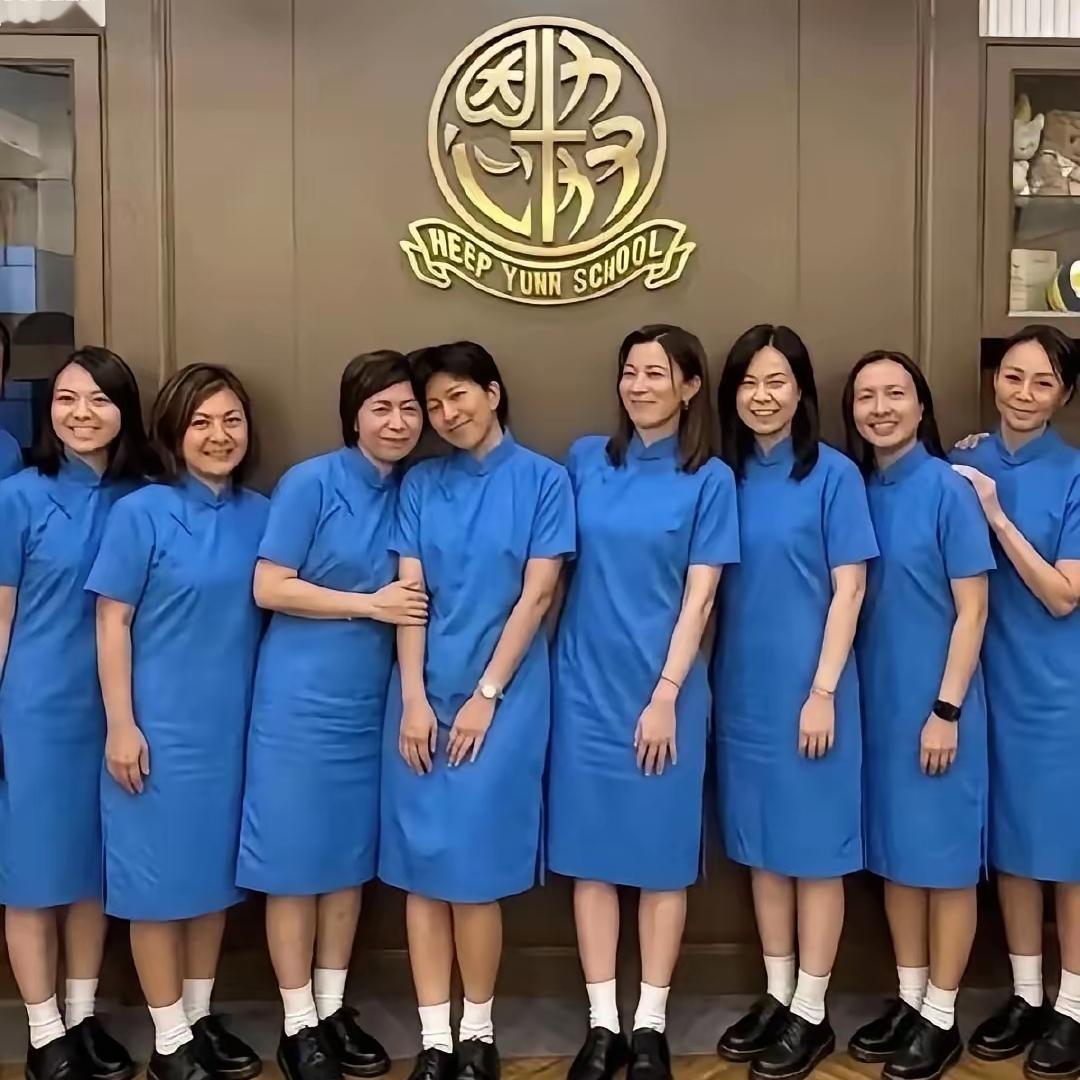 一场普通的小学同学聚会，把佘诗曼和同龄人的差距直白摆在大家眼前。