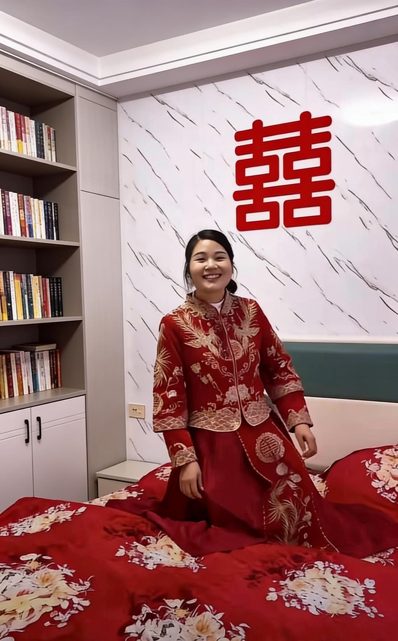 这对支教老师的婚礼，令人动容在贵州山区一间简陋的屋子，一张木板床，一床喜庆