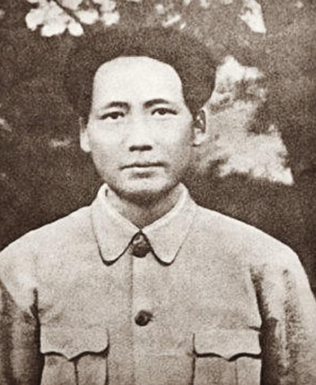 毛泽东一生用了多少位秘书？据叶永烈先生考证，毛泽东从1928年正式开始配备秘书，