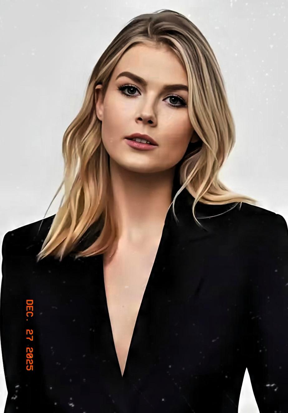 美国白宫发言人莱维特直接喊话！她向委内瑞拉明确表态，也向全世界传递信号：美国海军