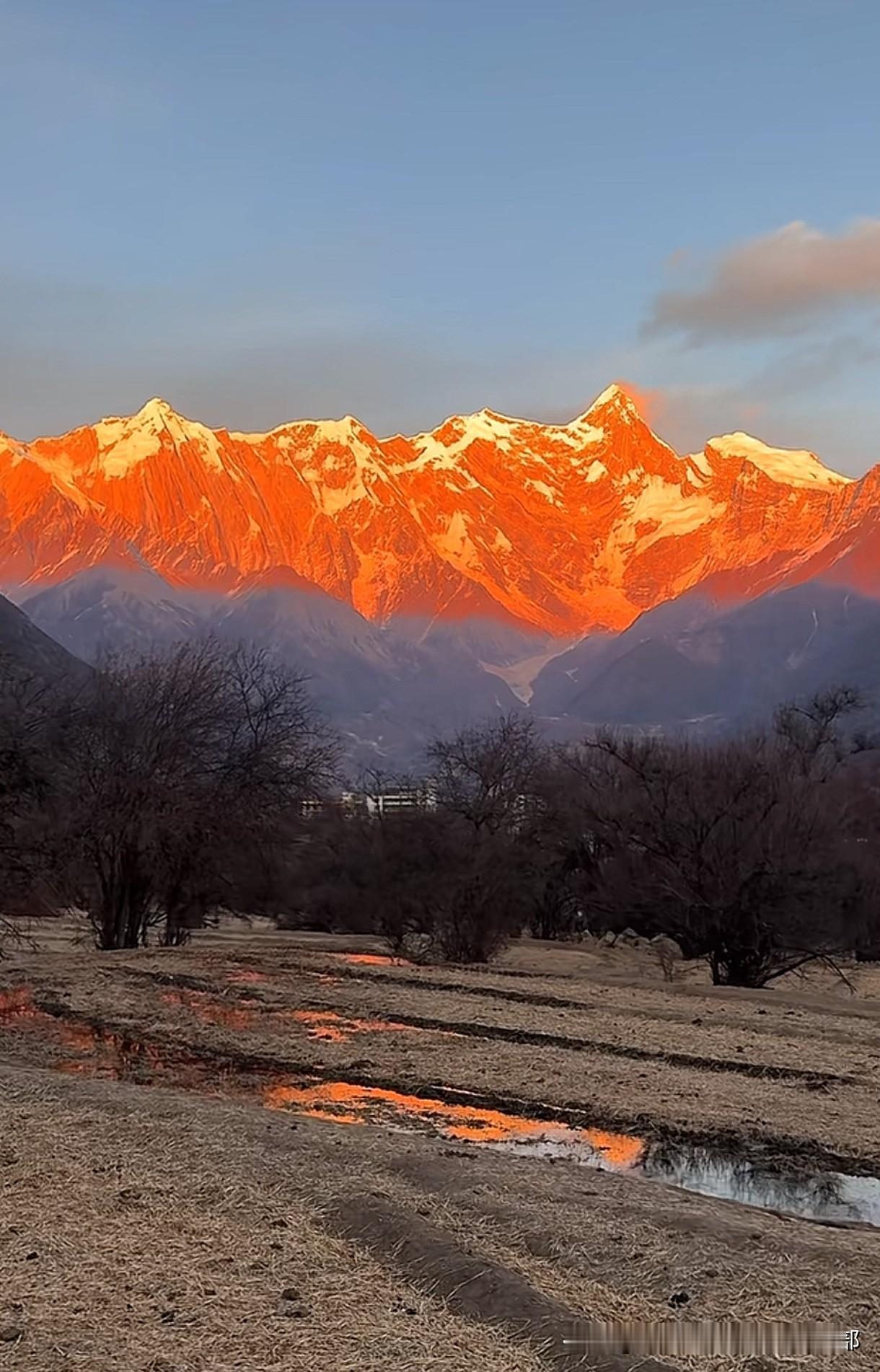 昨晚跟一位年营业额几个亿的老板聊了很久。他说了句话让我琢磨了一晚上：人赚不到认知