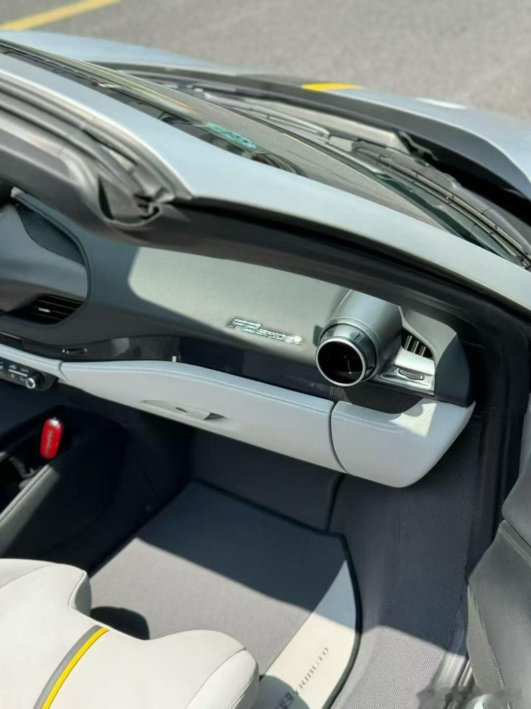 法拉利F8敞篷TailorMade、寻伯乐，23年，4千公里，极品配色