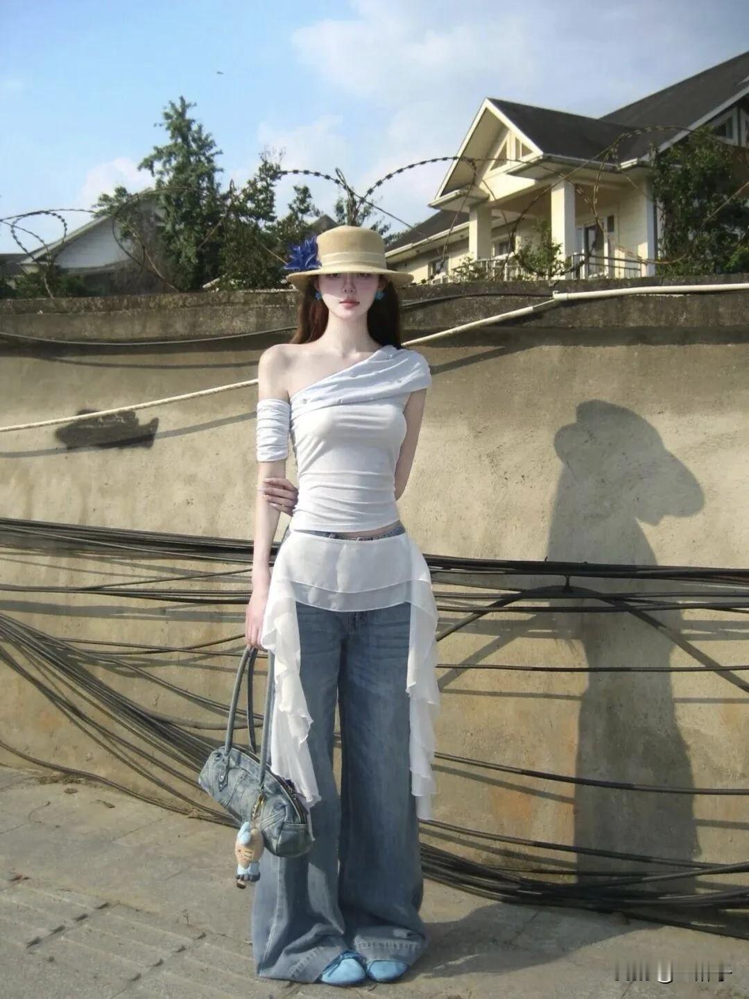 夏日穿搭指南：牛仔与蕾丝的完美碰撞