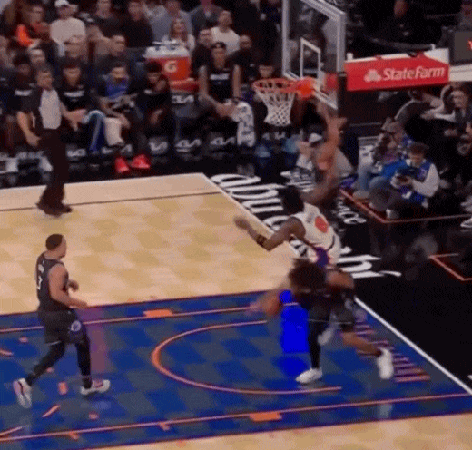 真狠！贝恩这球有老詹的风范！在12月7日魔术与尼克斯的比赛中，贝恩因为阿奴诺比