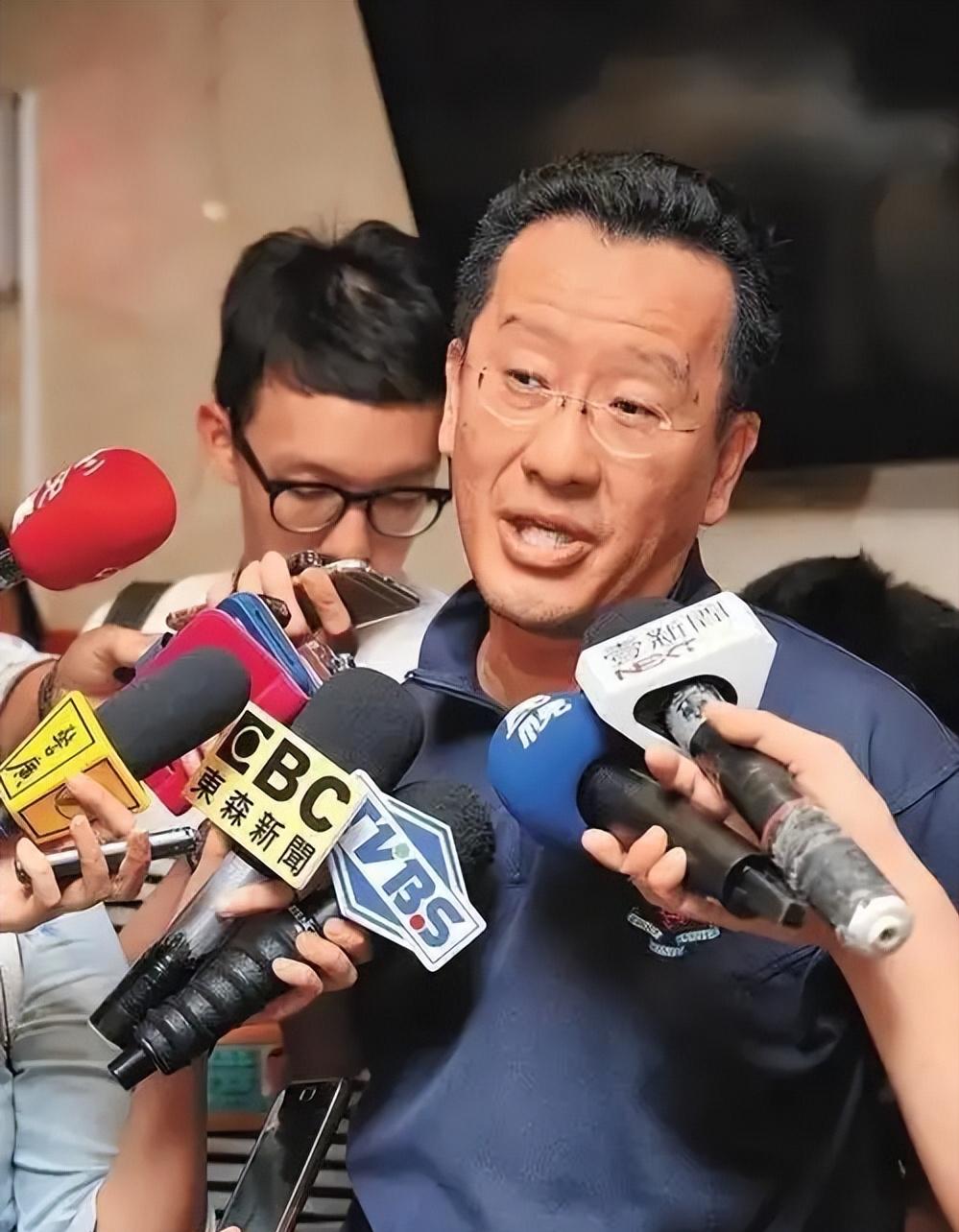 就在刚刚，台“国防部长”顾立雄发布声明，3月26日，针对特朗普宣布5月访