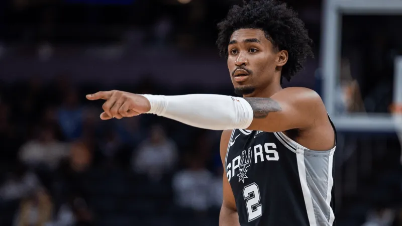 NBA常规赛马刺以115-102战胜76人马刺球员迪伦-哈珀接受了记者采访，