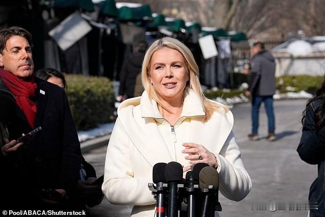 卡洛琳·莱维特斥责波多黎各歌手BadBunny，后者在格莱美颁奖礼上批评了IC