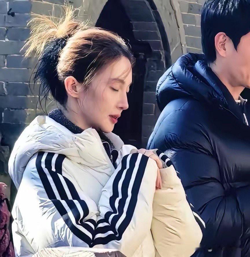 1月30日，金晨道歉稳住了争议，团队一定要稳住那个慌了神“擅自作主”的顶包小助理