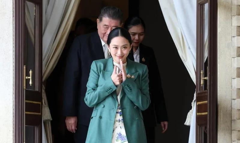 期待好运！即将临时接替佩通坦首相职务的泰国副首相蓬探，对佩通坦的政治前途充满信心