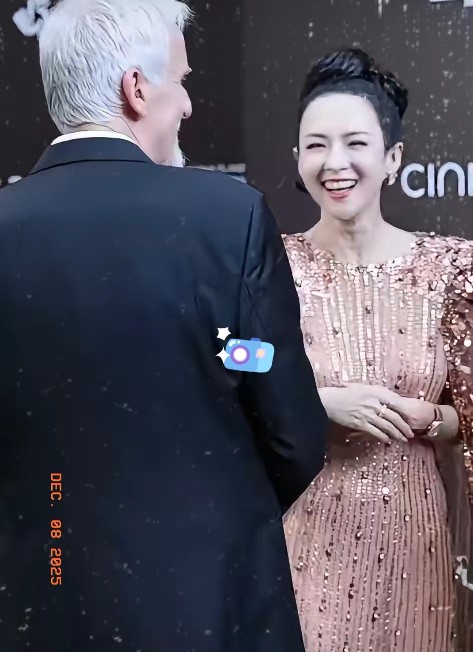 汪峰和章子怡离婚这事早不是新鲜瓜，但最近扒出的“后悔点”属实颠覆认知。网