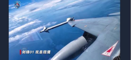 黄岩岛空域上演了一场没有硝烟的对决：中方教-10挂实弹升空，火控系统完成锁定，菲
