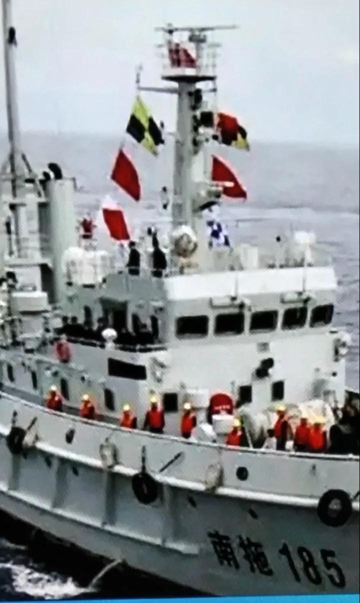 南海传来令人振奋的好消息，让国人狠狠出了一口恶气。人们纷纷称赞：“早就该给‘菲驴