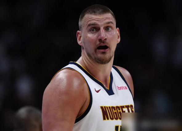 约基奇砍30+20+10超级三双，球迷居然集体喊退步？你知道这数据有多炸吗？