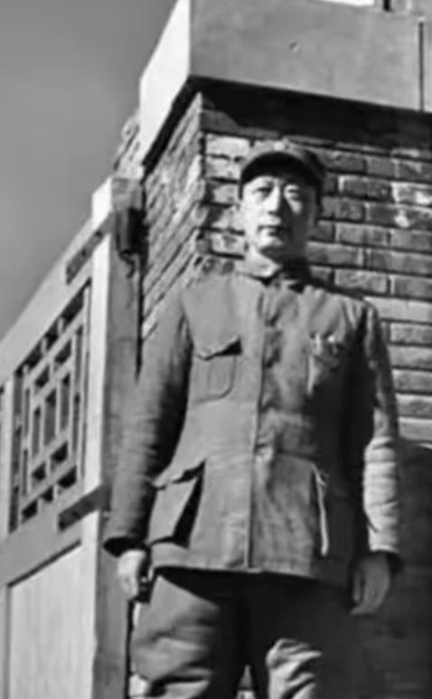 1942年，聂荣臻开会突闻枪响，冲出却见团长打死自己爱犬。他怒斥："你枪法很好？