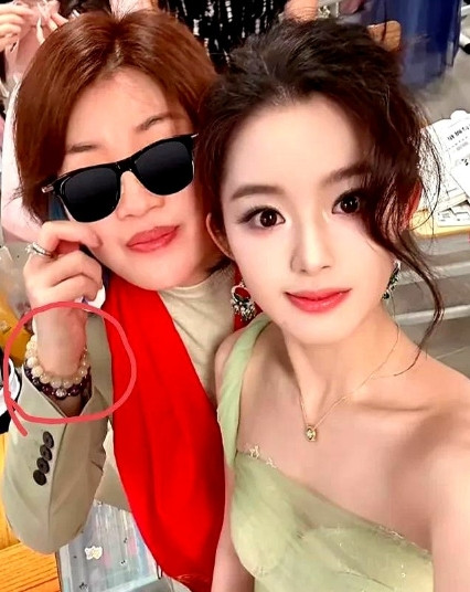 仔细想了下黄杨钿甜这事儿，总觉得有个细节很奇怪，黄杨妈妈作为公司老板，看起来也挺