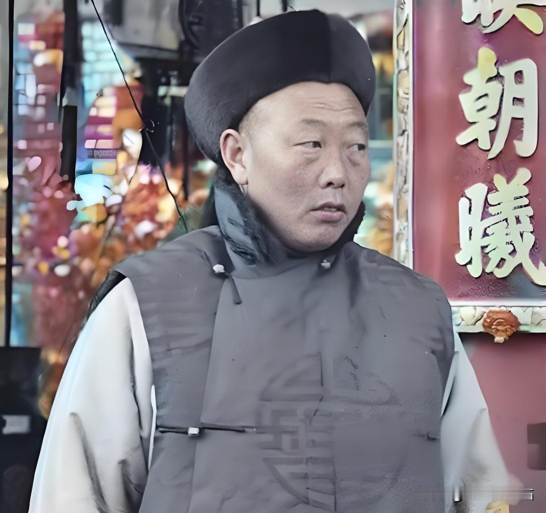 照片中这人叫崔玉贵，慈禧跟前的“二把手”兼头号打手，靠一身武功（外号“小罗成”）