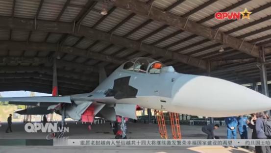 越军人员参观歼-16，机舱重地我军不给随便看。 最近越南国家电视台QPVN的