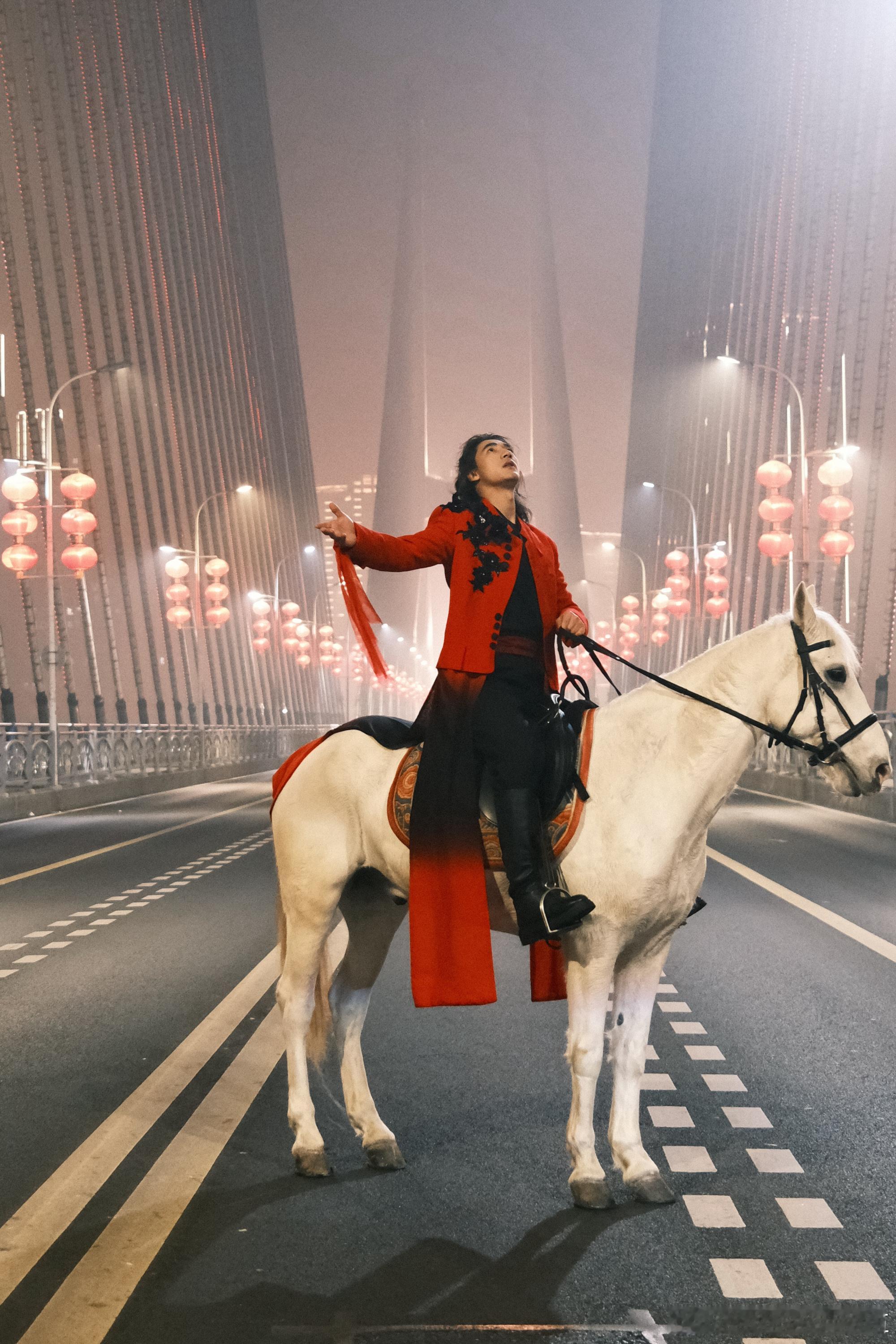 此沙提议给马加上铃铛被此沙的角色用心度戳到！为《镖人》和伊玄加马铃、留胡子，还