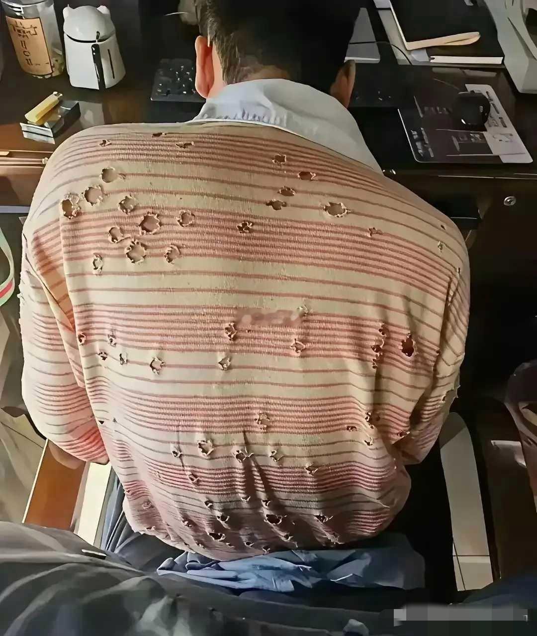 本来以为他很穷，原来是我太肤浅了，巴黎世家的标配