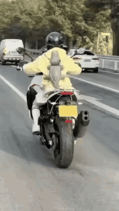 小姐姐这就有点尴尬了。不过我觉得这样很危险。