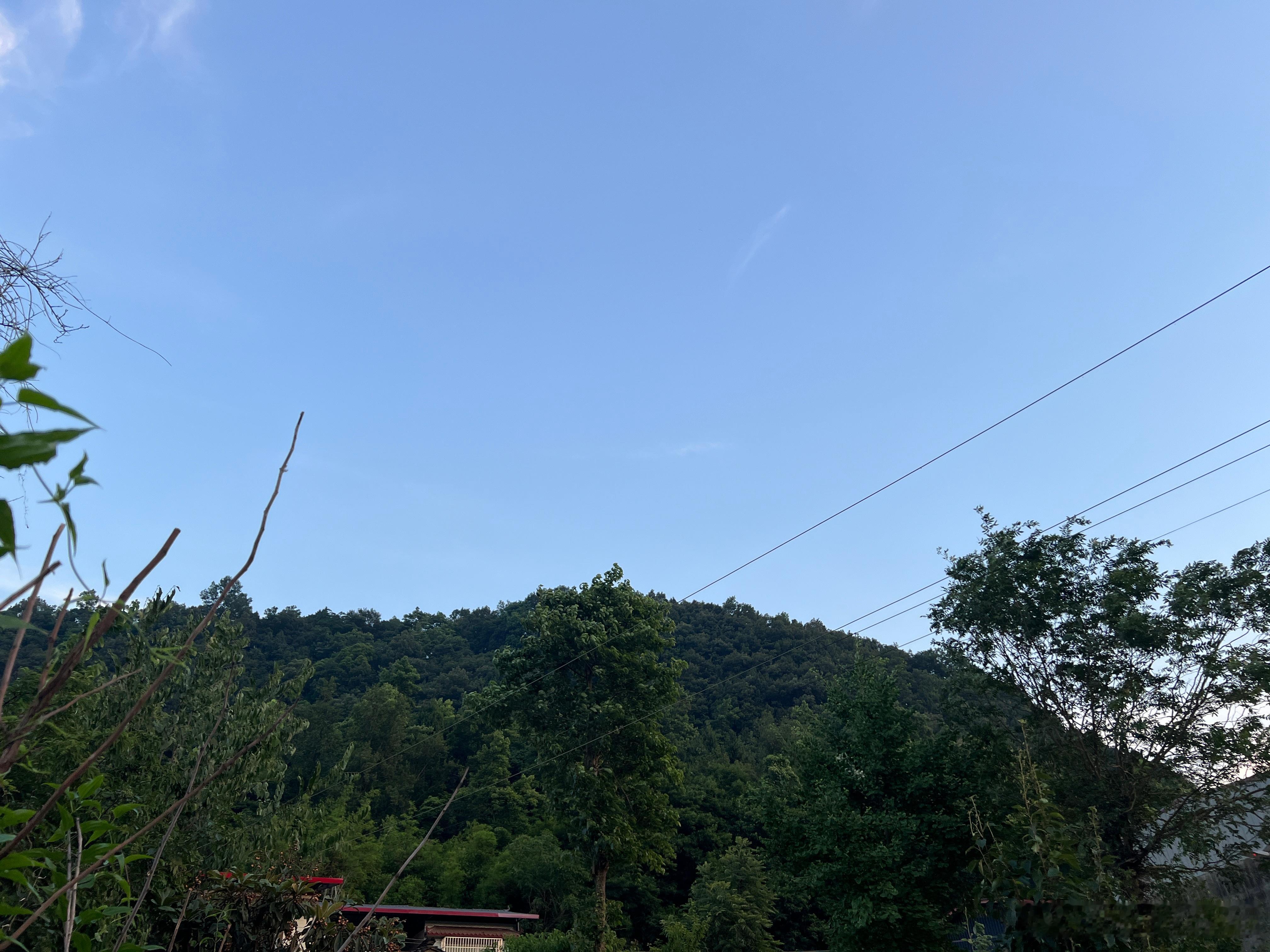 土金行龙，到尽头处结穴。无论是山脉，水路都符合结地的要求。同行的爱好者周老师问，