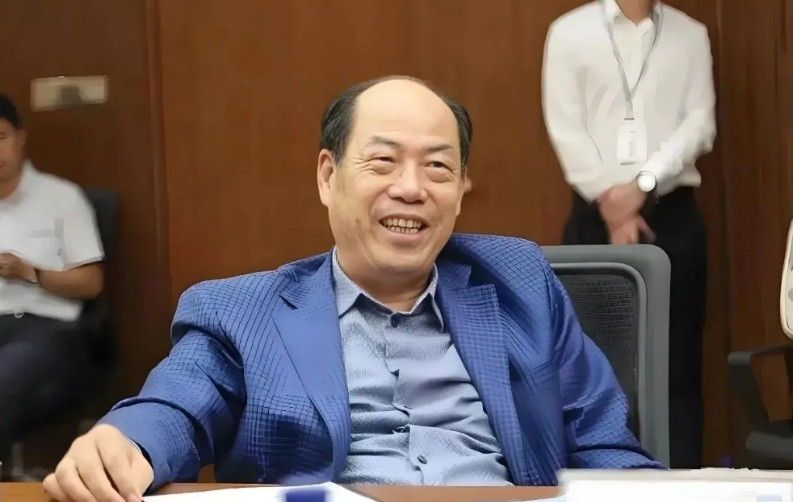 到现在没有搞明白，为啥碧桂园老板杨国强要养活1400多名博士，有的博士一年薪水高