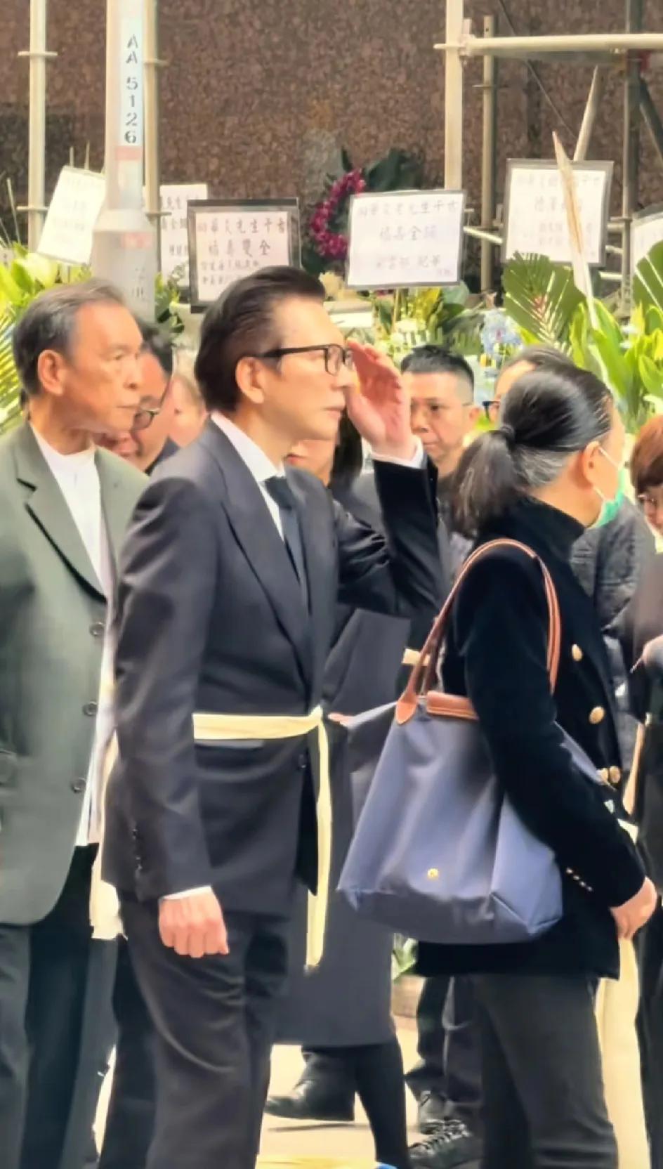 向华炎病逝。网上说向华炎出生1932年是错的。家人在发布的讣告写的是九十七岁，一