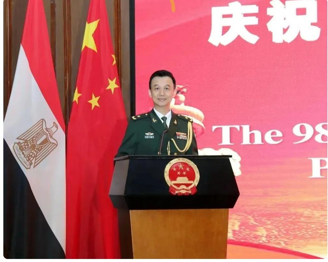 闻思录‖吴谦晋升少将为何冲上“热搜”，其特殊身份令人关注据中国驻埃及大使馆
