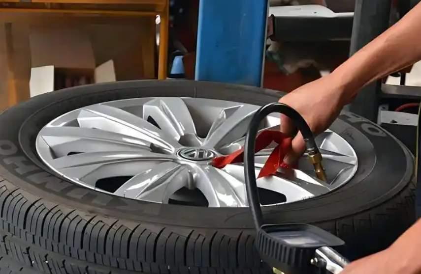 胎压究竟是2.5好还是3.0好？老司机寒冬翻车？冬季胎压需调高，科学调整保安全。